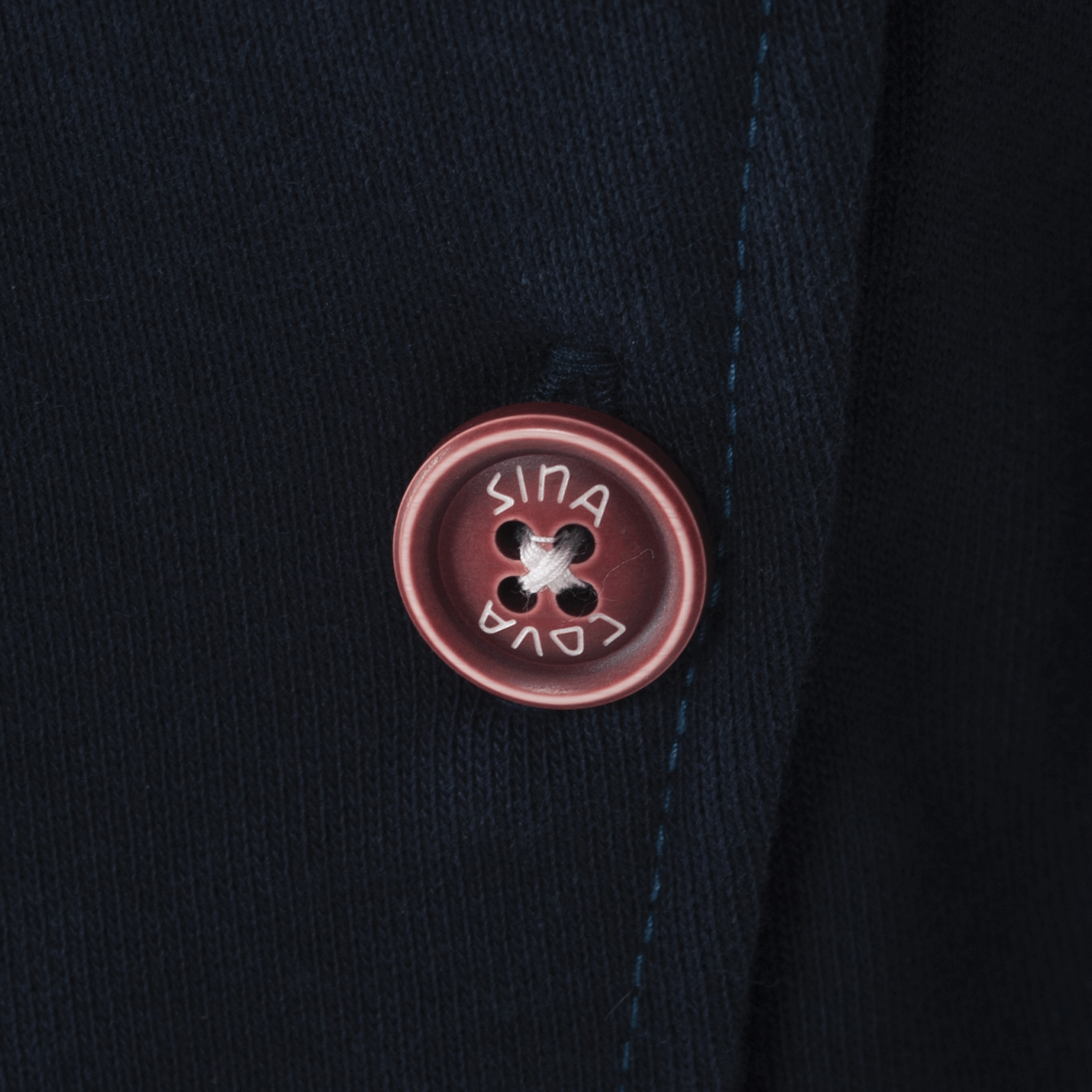 【公式】シナコバ (SINA COVA) トラックジャケット 23113020 ネイビーの左ポケットボタン部分