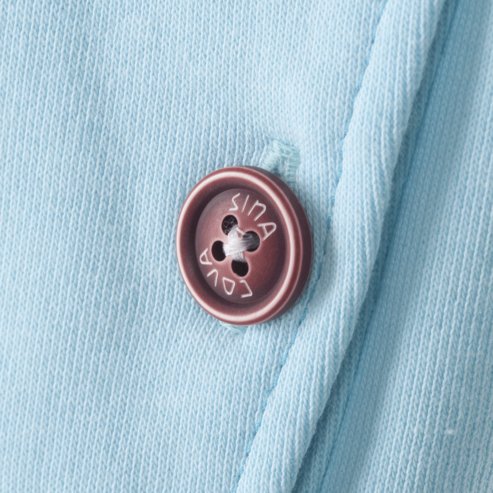 【公式】シナコバ (SINA COVA) トラックジャケット 23113020 サックスの左ポケットボタン部分