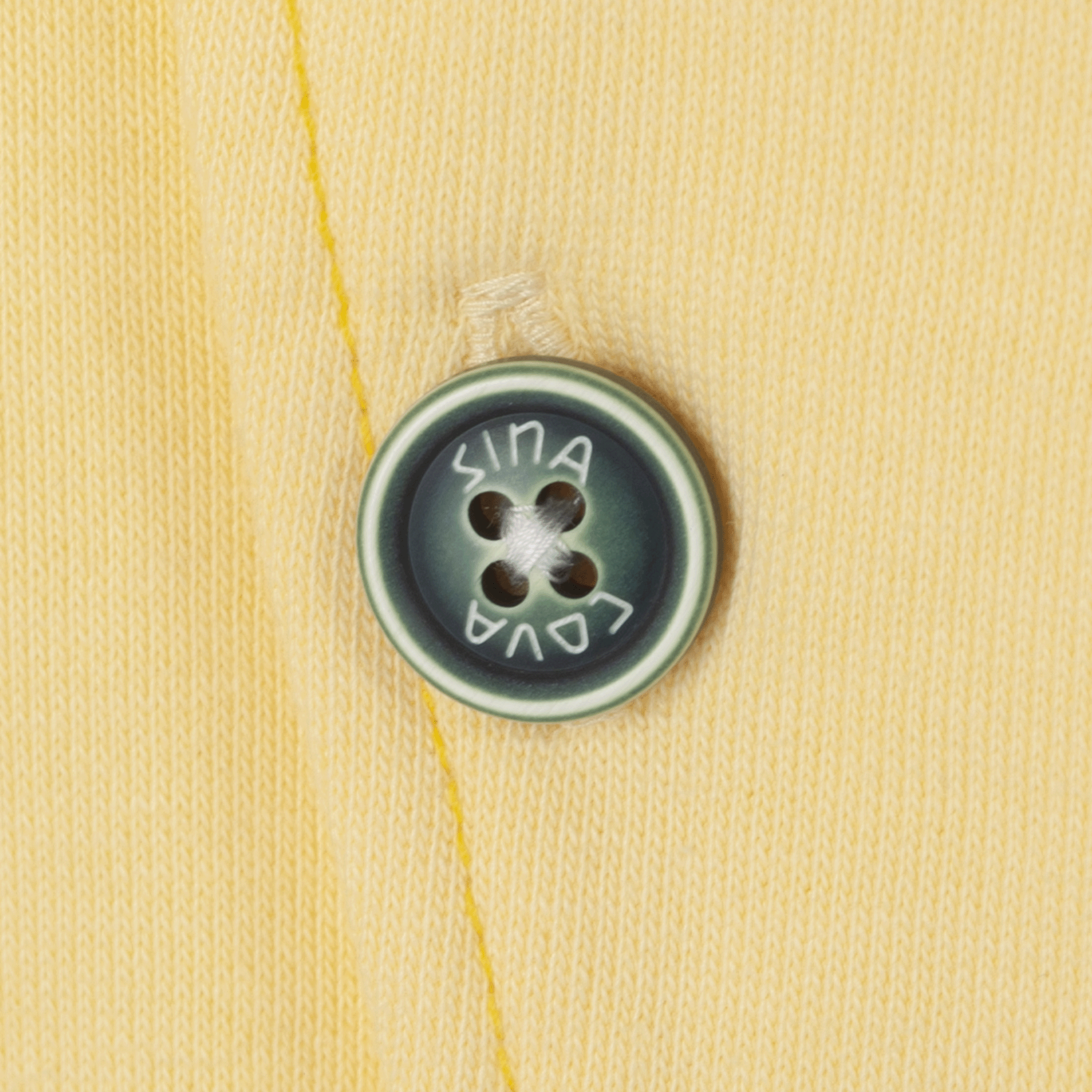 【公式】シナコバ (SINA COVA) トラックジャケット 23113020 イエローの右ポケットボタン部分