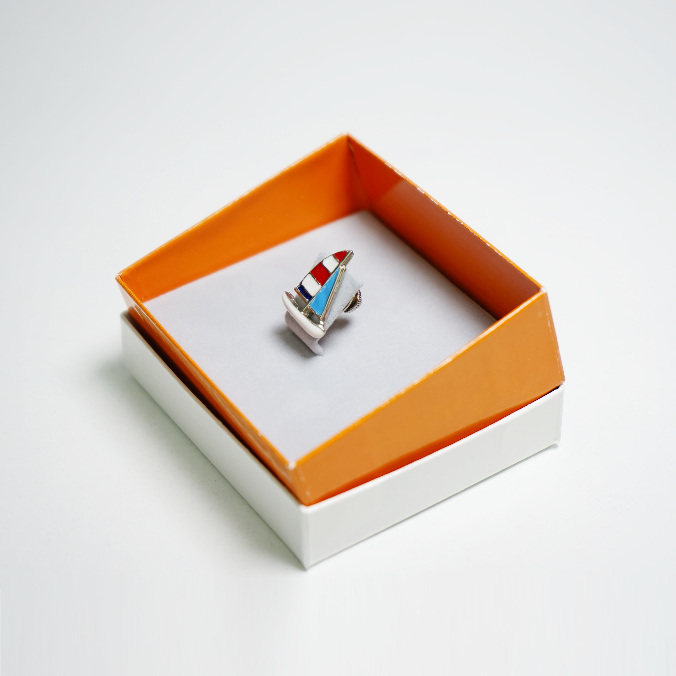 Lapel pin Yacht 57001080