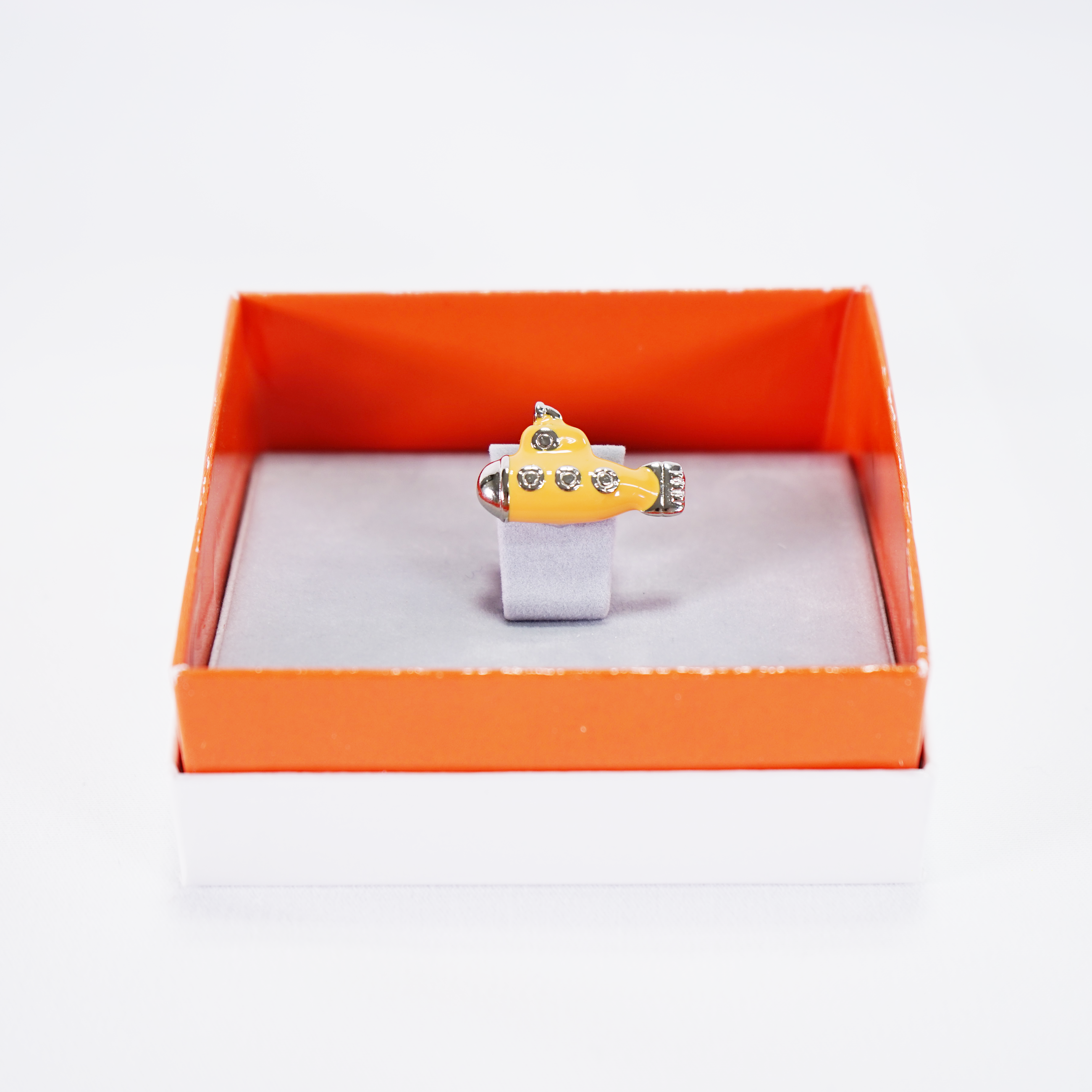 ラペルピン イエローサブマリン 57001190