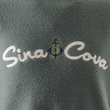 【公式】シナコバ （SINA COVA） クルーネックプルオーバー ユニセックス（男女兼用） 23210060 カーキの刺繡部分