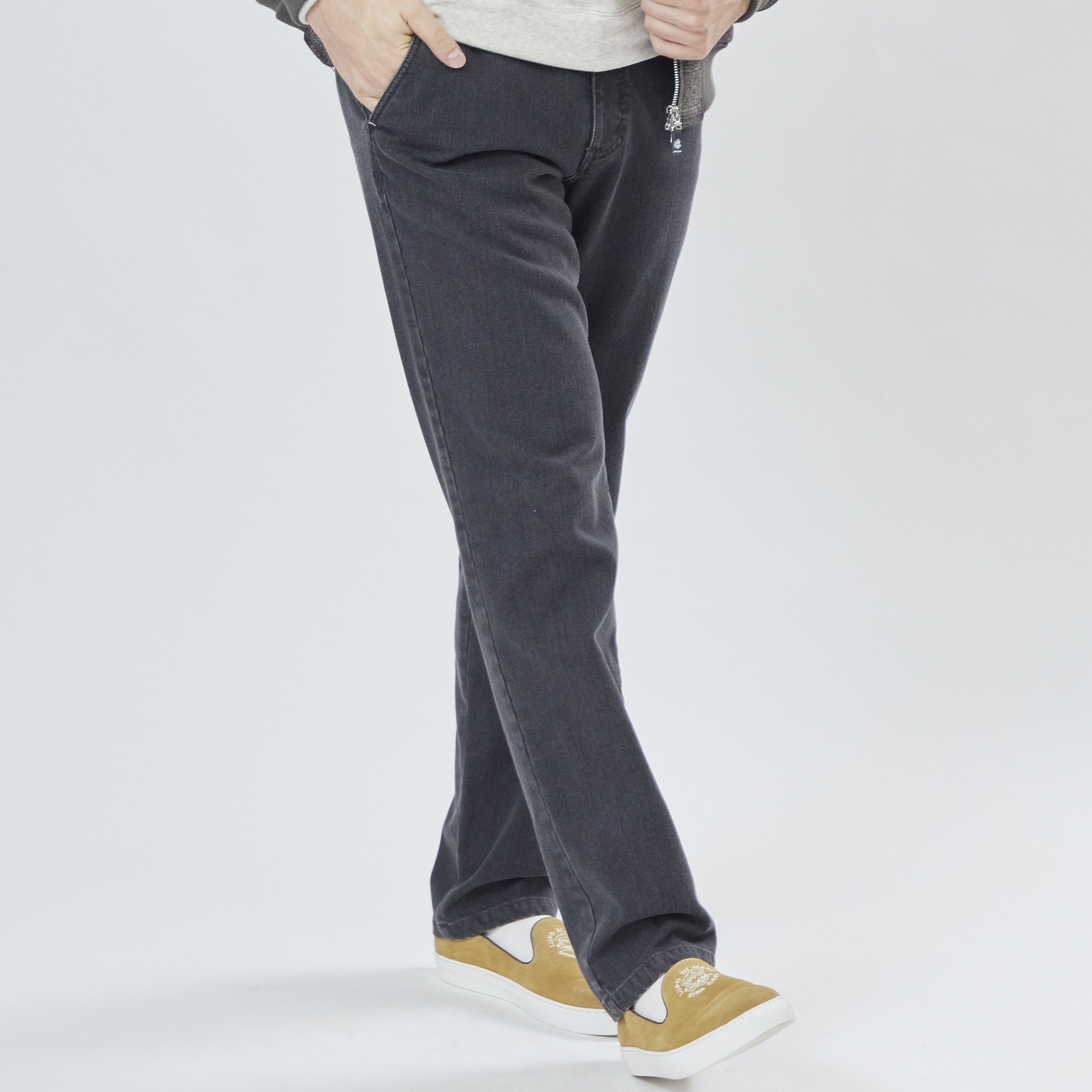 ノータックテーパードデニムパンツ 25225010